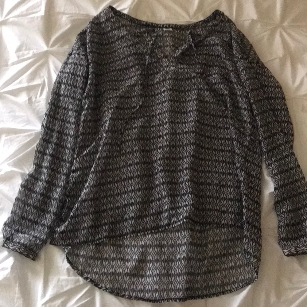 Old Navy Sheer blouse size small.